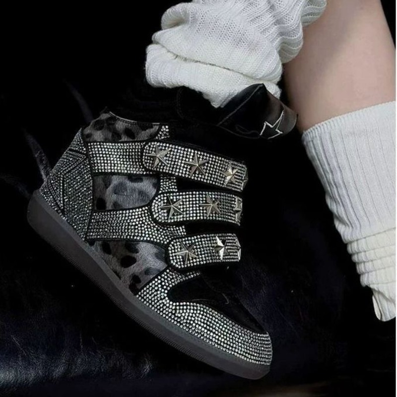 รองเท้าผ้าใบหุ้มข้อส้นเตารีดซ่ - Ethnic Modern Fashion บทวิจารณ์และราคา